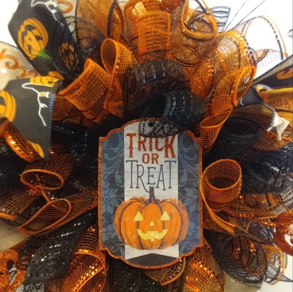 Halloween Pixie-sized wreath "Tricks and Treats." - Picture 2 of 3